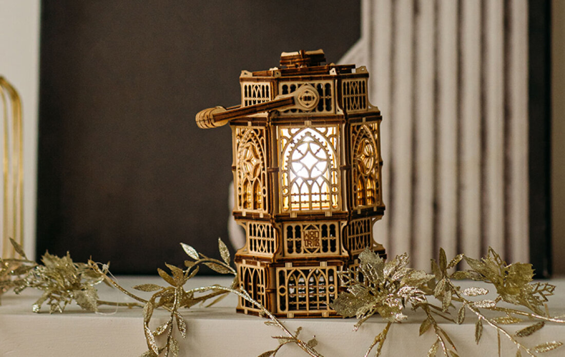 Warm lighting and melodies by Da Vinci with <Antique Lantern> and