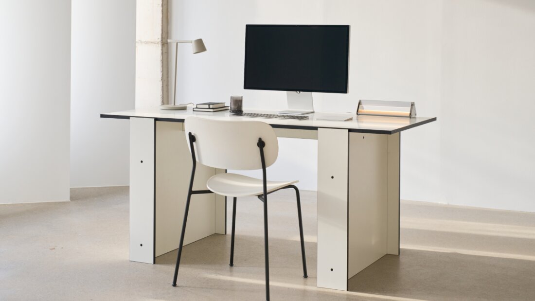 イケアデスク The Instagram-worthy desk crafted by an ex-IKEA designer by 비아크