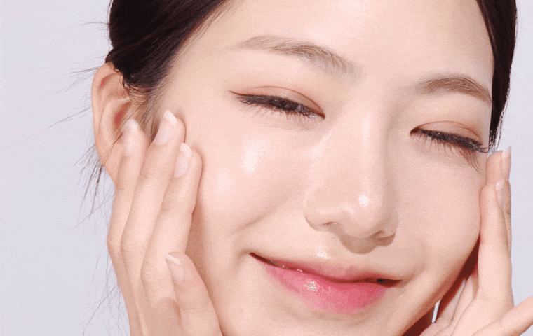 taking glutathione before bed Brighten your skin tone daily with just one capsule before bed! Vitachion  Capsule Pack by (주)벨라씨앤씨