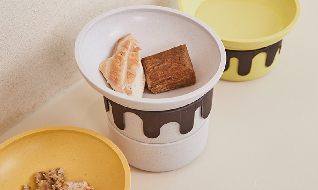 角度・高さ調整可能！環境に優しいココナッツ製ペット食器で消化も安心