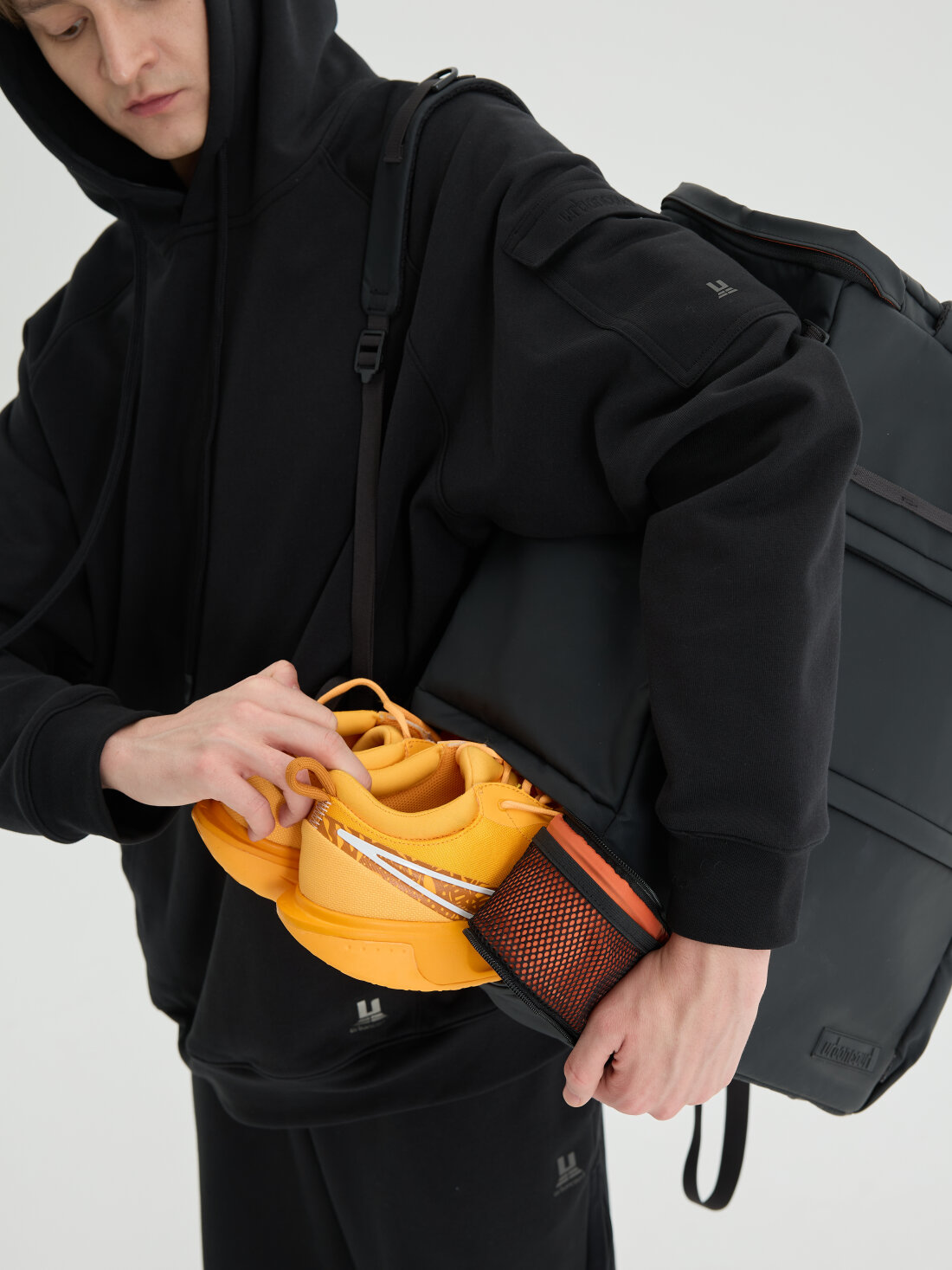 バッグ17 40L＋22ポケット] これができる？17インチノートPC2台もラケットも収納