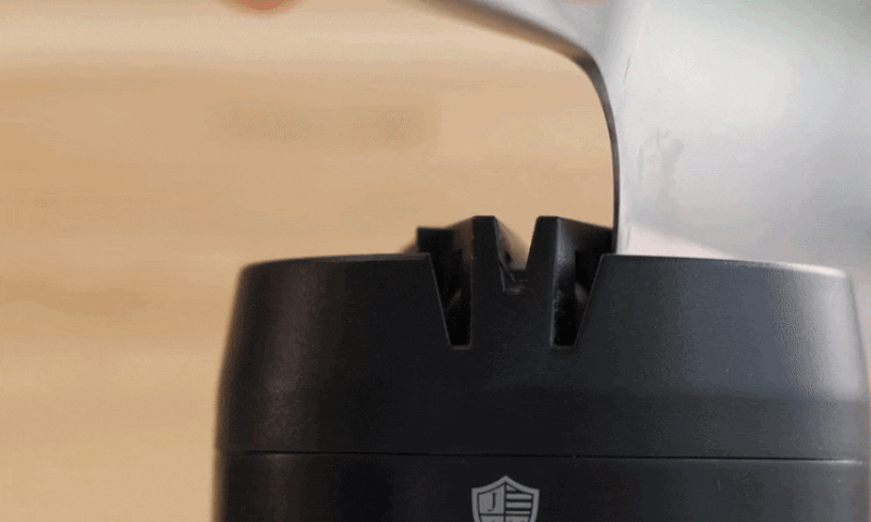 10秒で研ぎ完了] 超軽量コンパクトコードレス電動包丁研ぎ器 by Jan