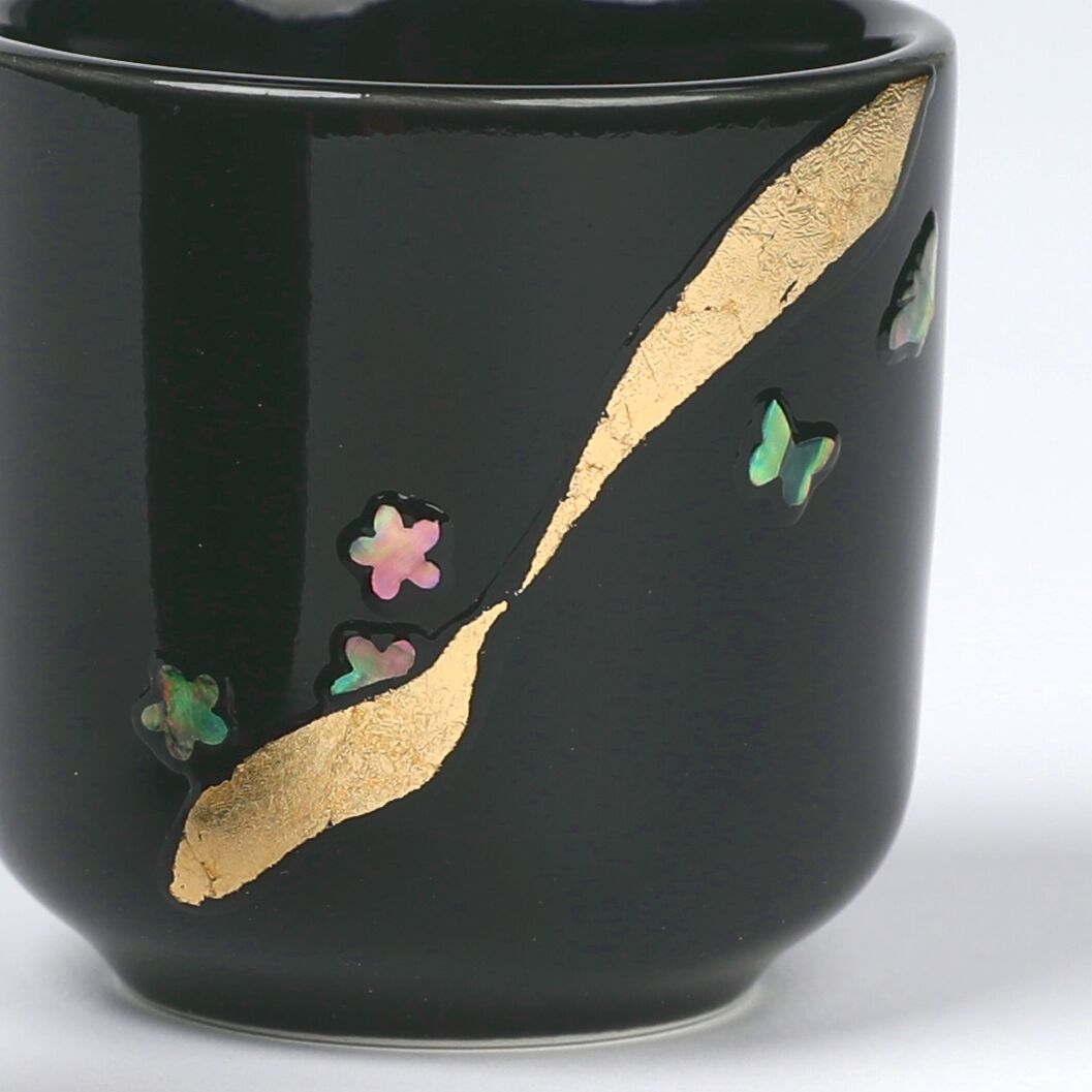 螺鈿と金箔が織りなす、一人飲みも贈り物にも映える酒器セット by